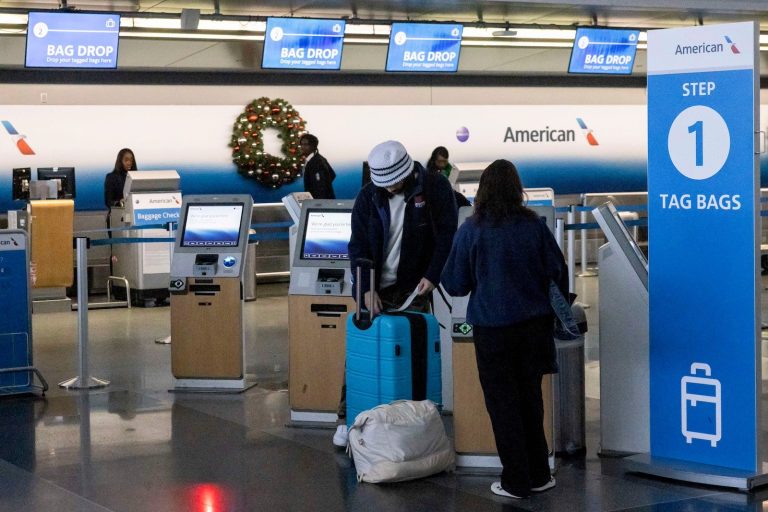 Holiday air travel snarled by thunderstorms