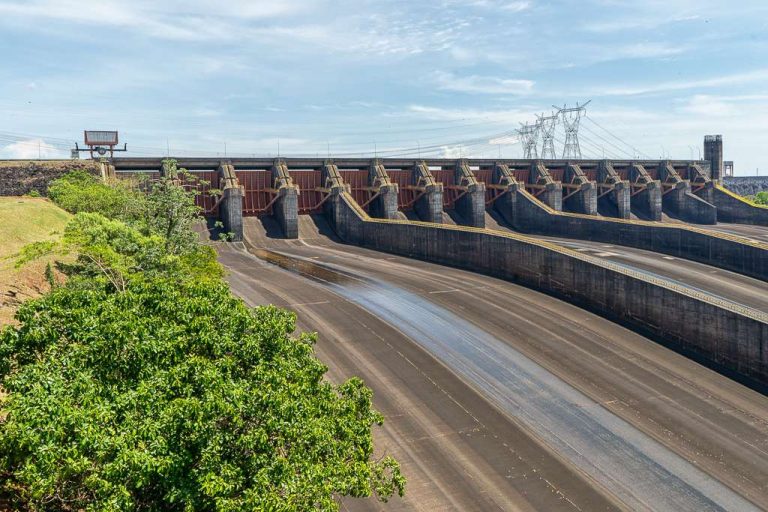 Itapu Dam via Ciudad del Este | Our practical guide to the border crossing