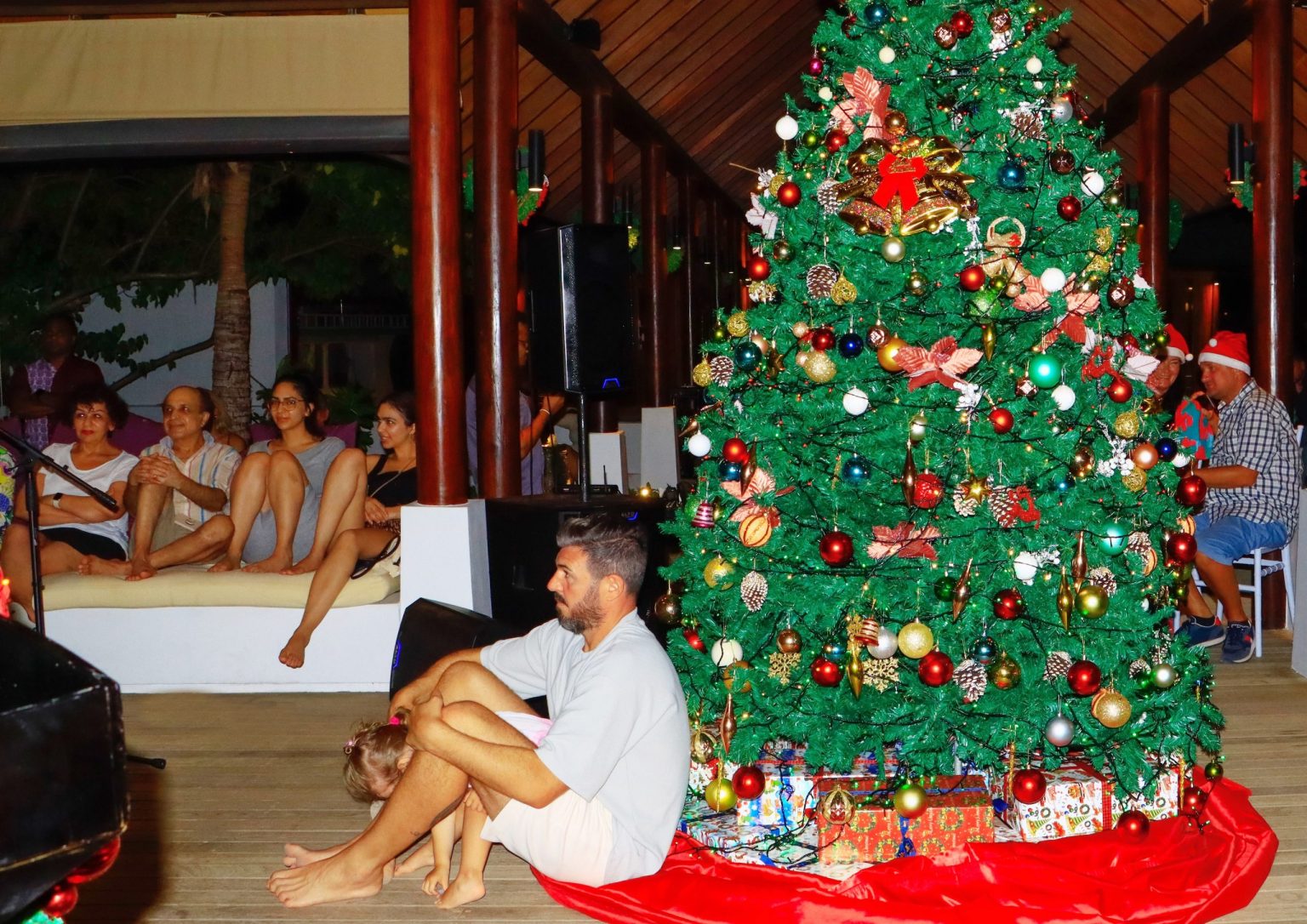 Magical tree lighting and Santa’s unique arrival delight guests at Cinnamon Maldives Resorts – Hotelier Maldives