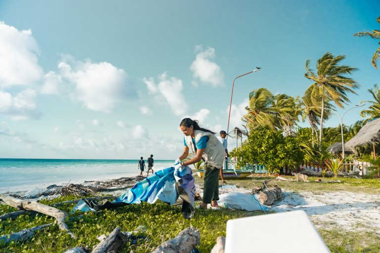 Reethi Raajje campaign unites communities in Laamu Atoll for climate action and waste management – Hotelier Maldives