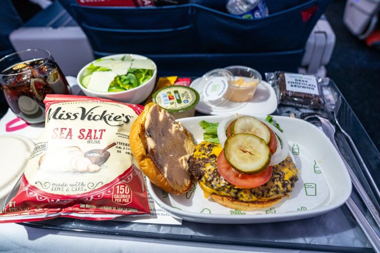 We tried Delta’s Shake Shack burger in the sky. Is it good?