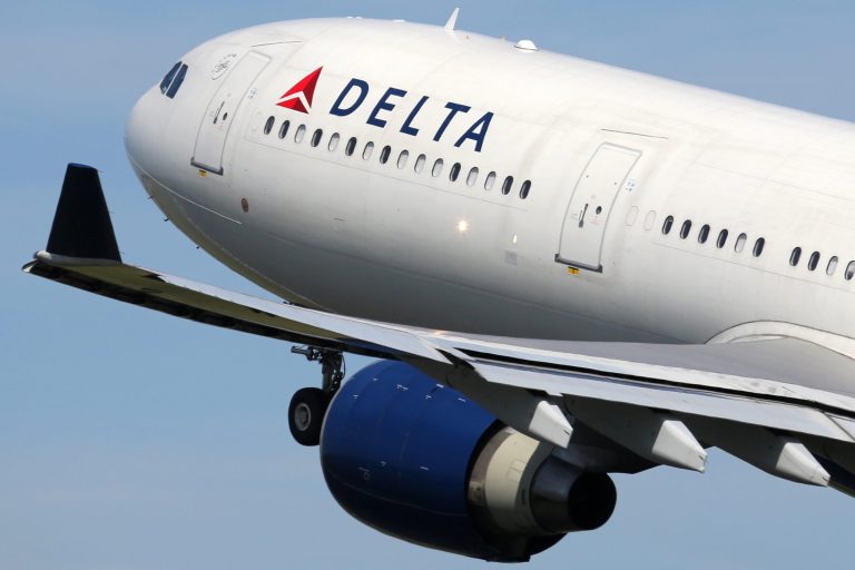 16 ways to earn more Delta SkyMiles, from using credit cards to online shopping